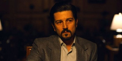 Diego Luna Hengkang di Season 3 Narcos thumbnail